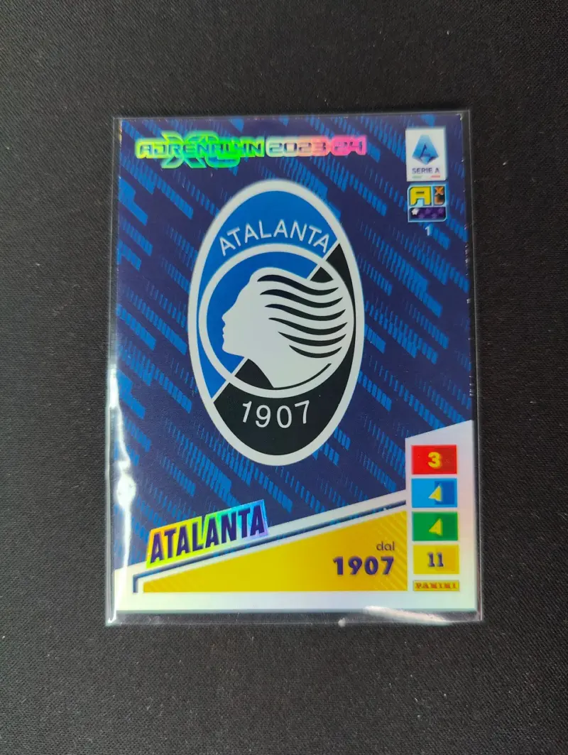 Scudetto Atalanta - Panini Adrenalyn 2023-2024 N°1 - Vista 1