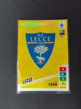 Miniatura 1 per Scudetto Lecce - Panini Adrenalyn 2023-2024 N°199