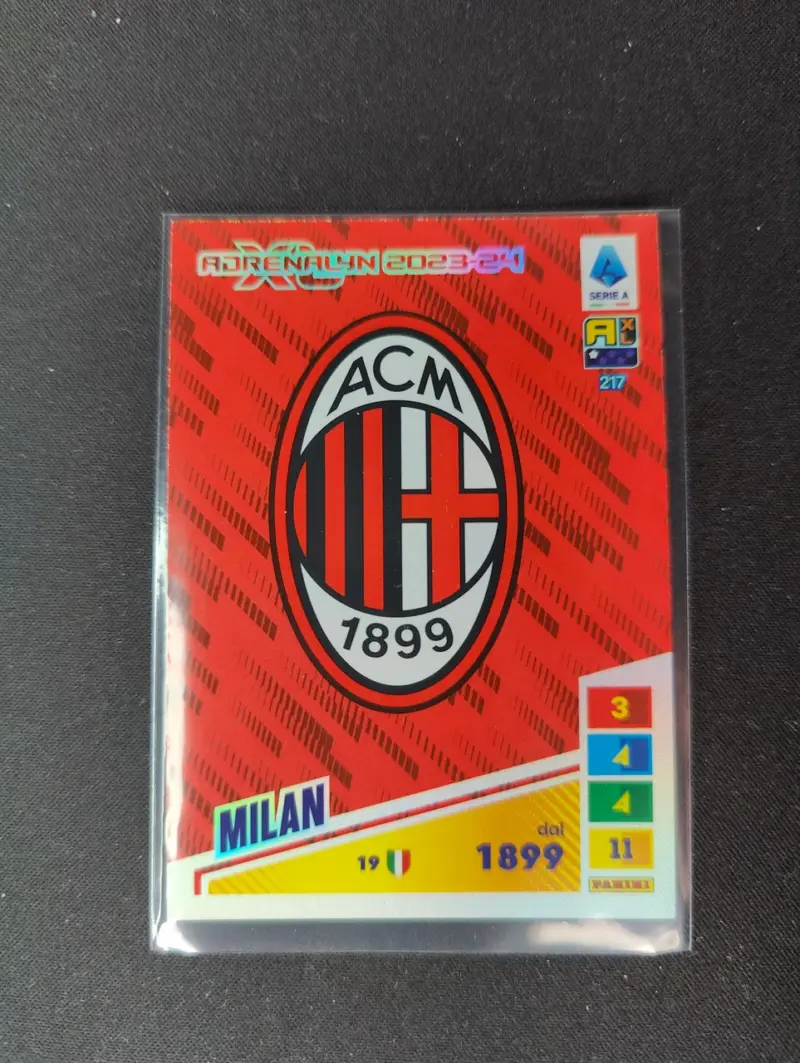 Scudetto Milan - Panini Adrenalyn 2023-2024 N°217 - Vista 1