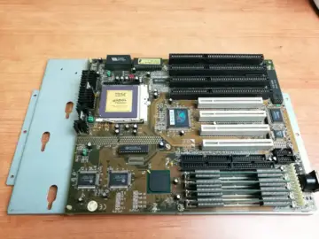 Reperto originale IBM 6X86L PR200+ Con Motherboard + RAM - Condizioni USATO CIB