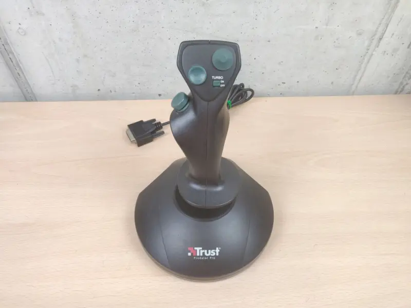Joystick Vintage - Trust Predator Pro - PC - Vista 1