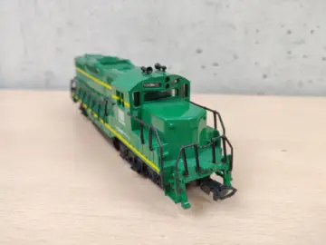Reperto originale Locomotiva Tedesca DB 326 243-3 EMD Diesel - Scala HO Loco Testato e Funzionante - Condizioni USATO CIB