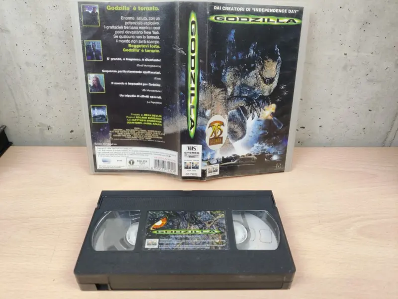 Godzilla - Columbia VHS - Vista 1