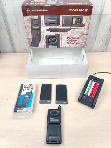 Reperto originale Cellulare Vintage - Motorola Micro TAC 2 - Con Scatola Box e Vari Accessori Funzionante - Condizioni USATO CIB