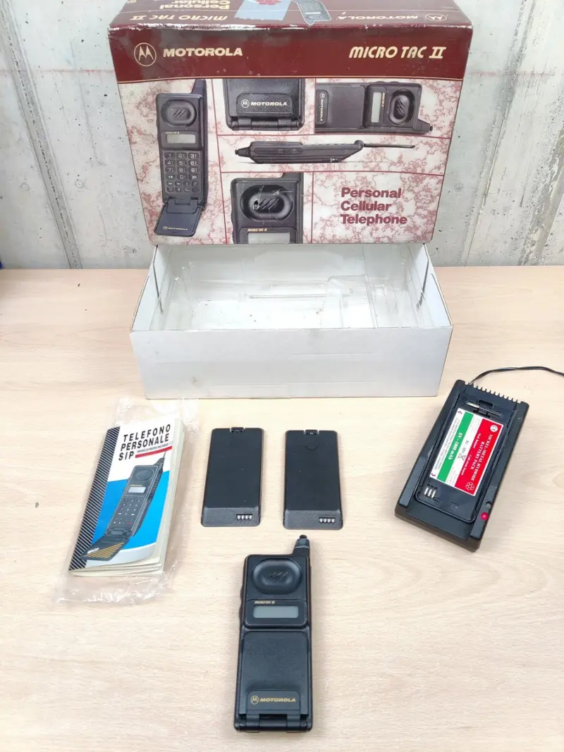 Cellulare Vintage - Motorola Micro TAC 2 - Con Scatola Box e Vari Accessori Funzionante - Vista 1