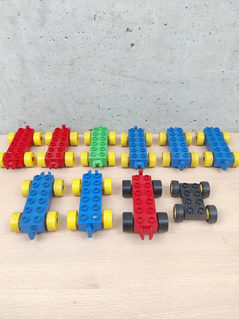 Lotto 10 Basi Treno Auto - LEGO Duplo - Vista 1