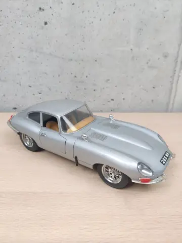 Reperto originale Jaguar E Coupe 1961 Grigia 1:18 Burago (1961) - Condizioni USATO CIB