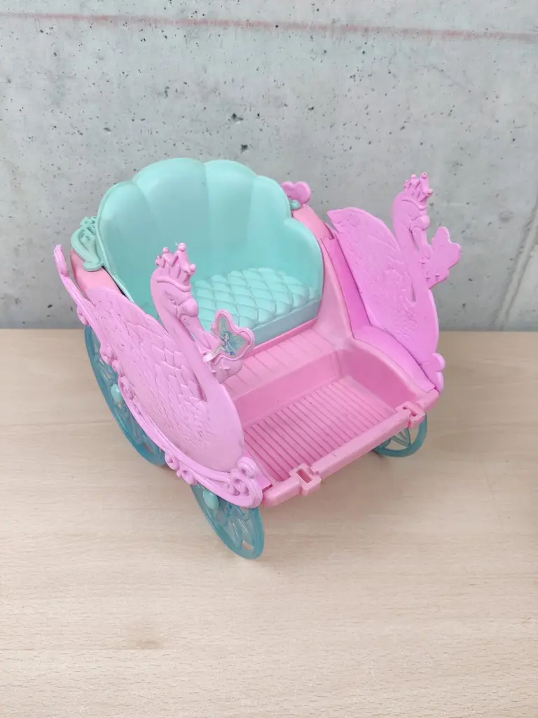 Barbie Carrozza dell'Unicorno Barbie Swan Lake Lago dei Cigni - Vista 1
