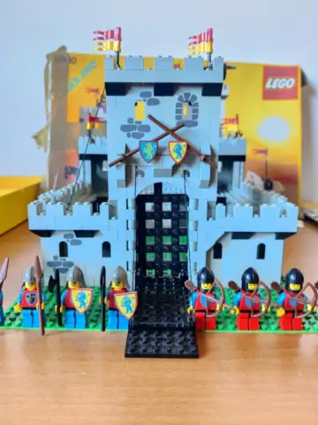 Reperto originale LEGO 6080 - Legoland - Castello del Re King's Castle - Vintage 1984 Usato Completo (1984) - Condizioni USATO CIB