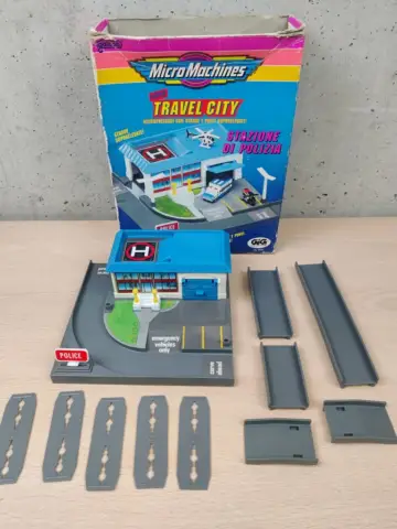 Reperto originale Micro Machines Super Travel City Stazione di Polizia con Box - Condizioni USATO CIB