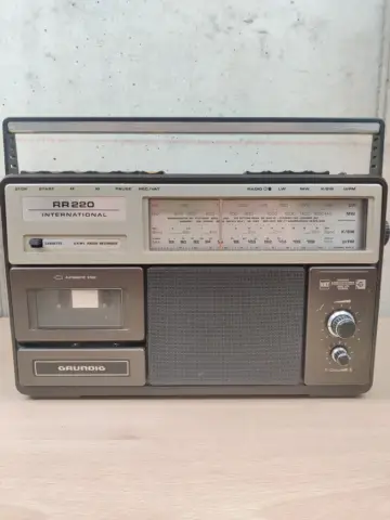 Reperto originale Grundig RR 220 International - Radio & Cassette Vintage *Radio Funzionante - Condizioni USATO CIB