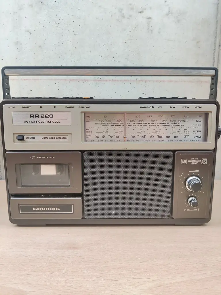 Grundig RR 220 International - Radio & Cassette Vintage *Radio Funzionante - Vista 1