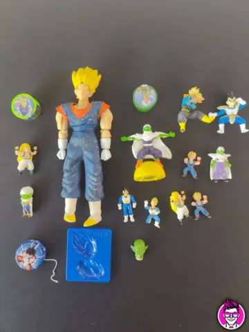 Reperto originale Lotto DragonBall - Varie Action Figure e Gadget - Condizioni USATO CIB