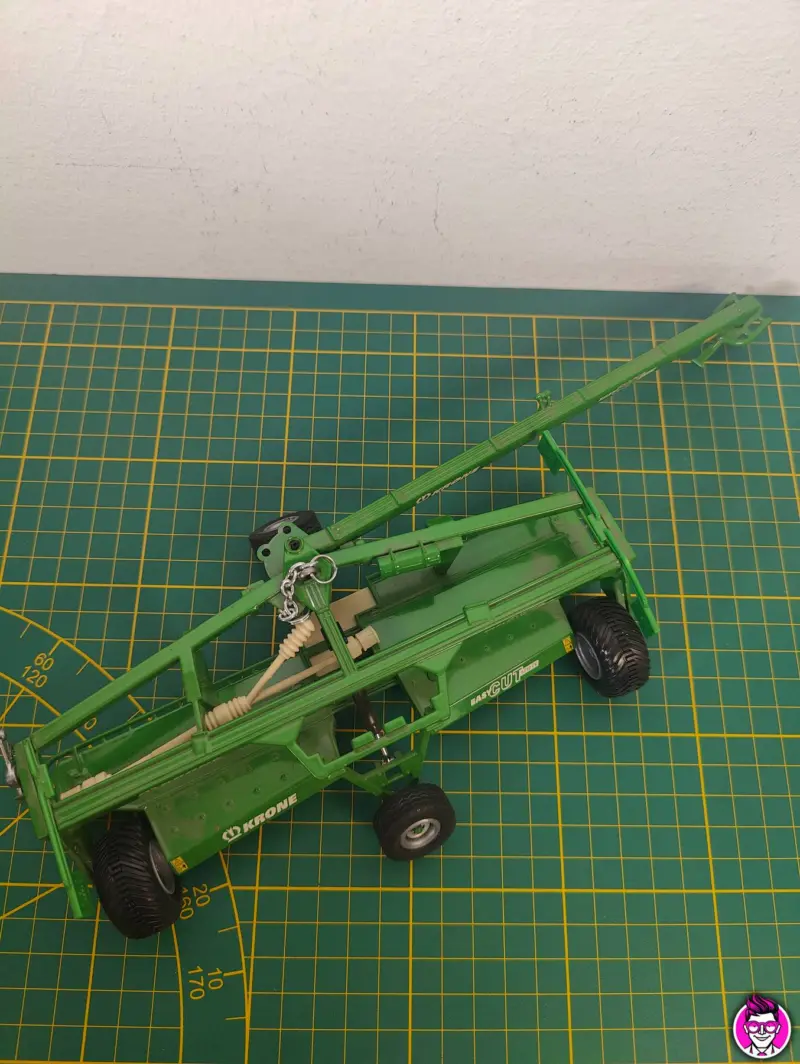 Falciatrice Traino Krone Easy Cut - Siku 2455 Krone 1/32 - Vista 1