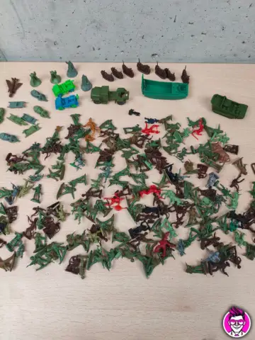 Reperto originale Lotto Soldatini Vintage Plastica Anni '70/80 - Condizioni USATO CIB