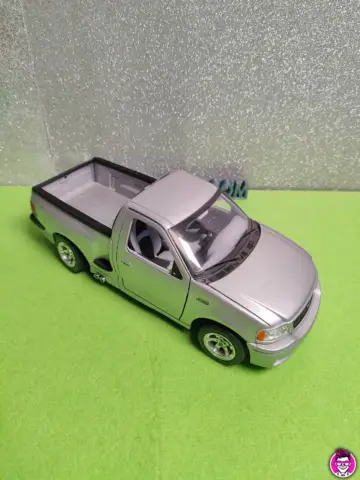 Reperto originale Bburago Ford SVT P150 1/21 - Vintage Model Car Auto Modellino - Condizioni USATO CIB