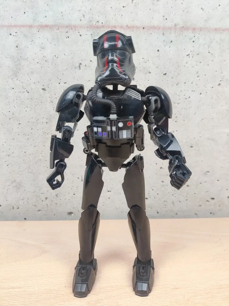 LEGO 75526 - Star Wars Elite TIE Fighter Pilot - Vista 1